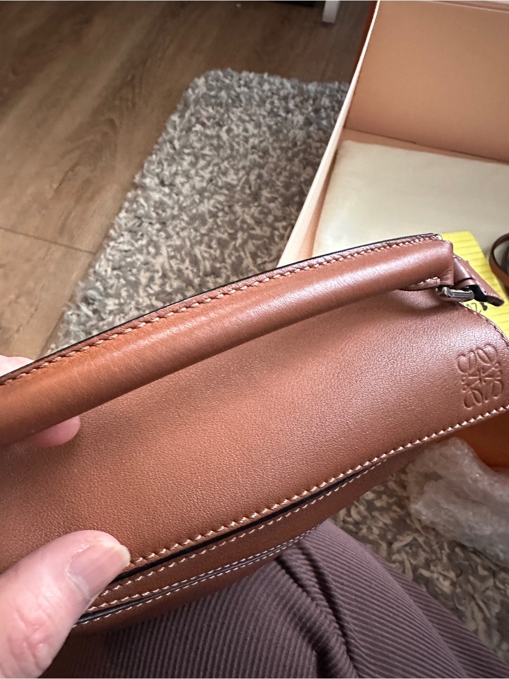 โSOLDโLoewe Puzzle Mini Shoulder Bag in Tan Leather - Picture 12 of 16